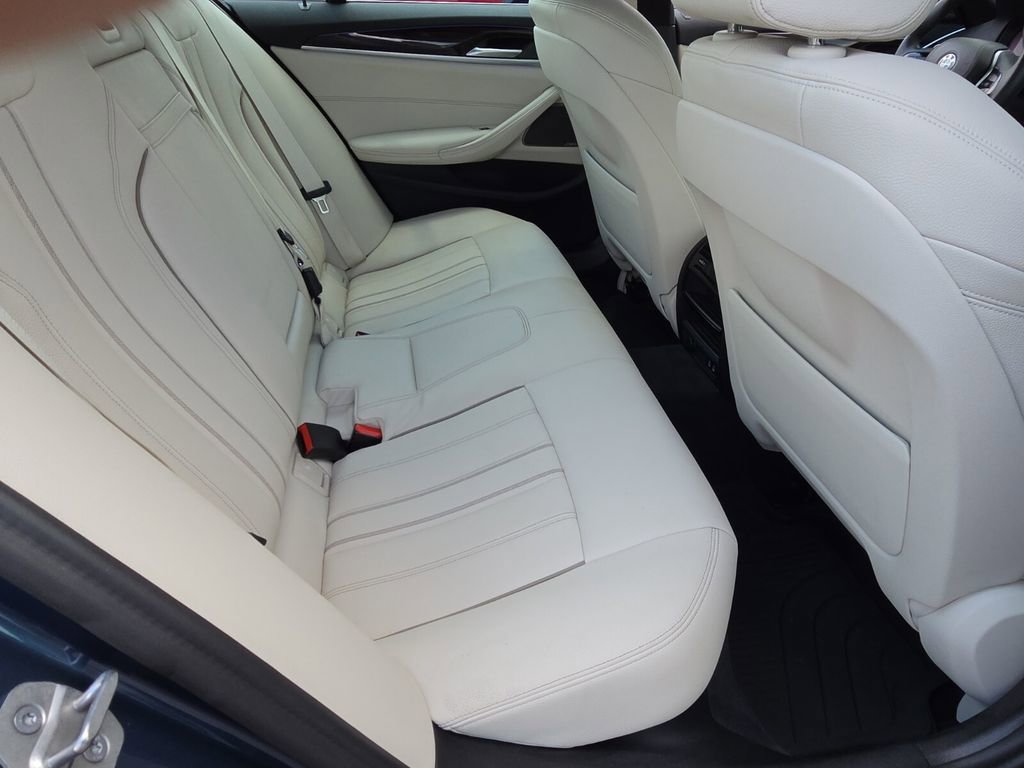 Used 2023 BMW 530i w/ Premium Package RWD image 18