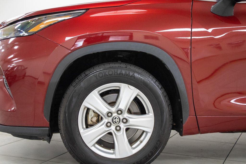 Used 2024 Toyota Highlander LE image 7
