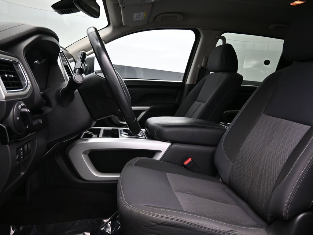 Used 2021 Nissan Titan SV w/ SV Convenience Package image 16