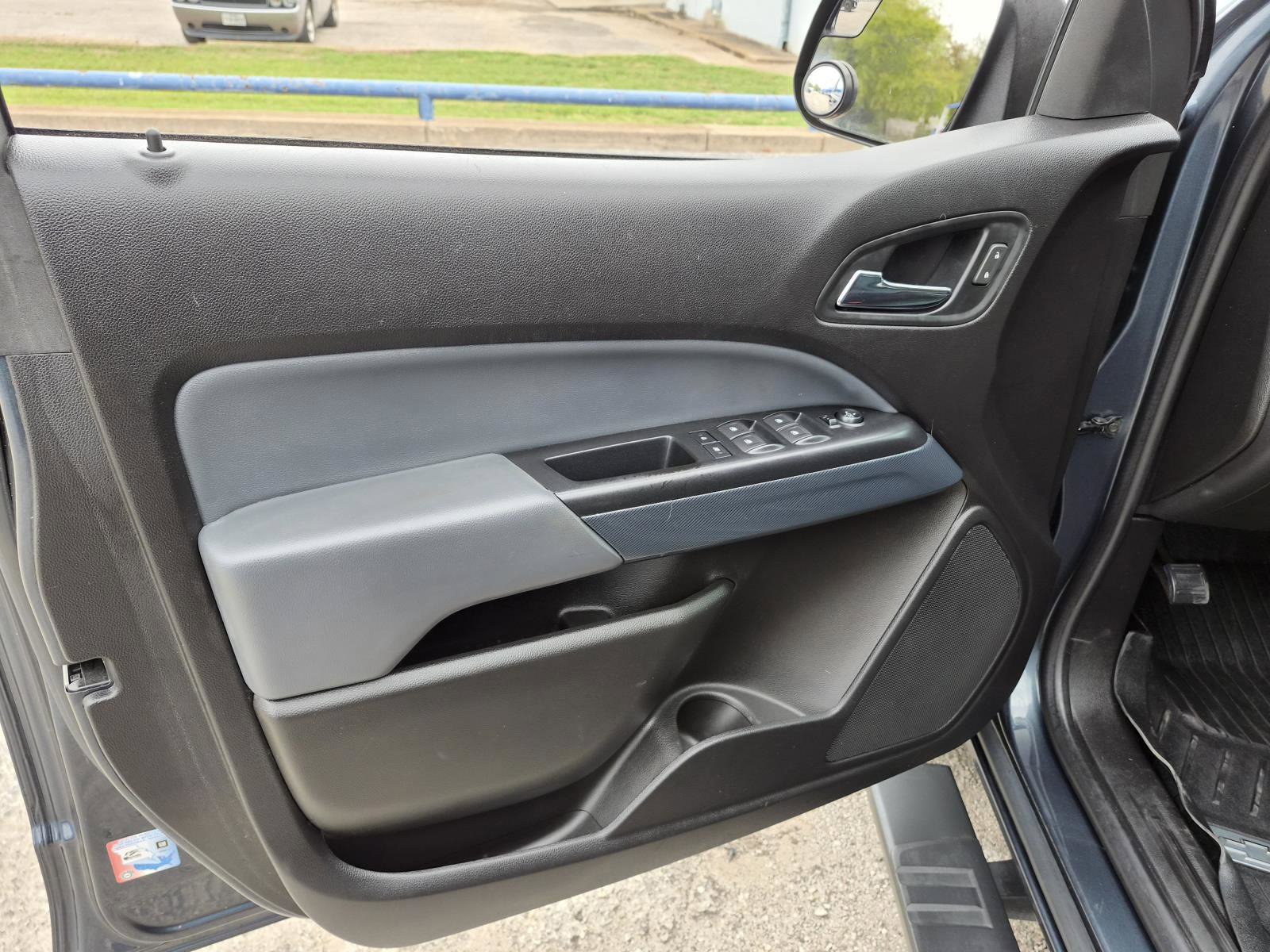 Used 2019 Chevrolet Colorado Z71 AWD/4WD image 17