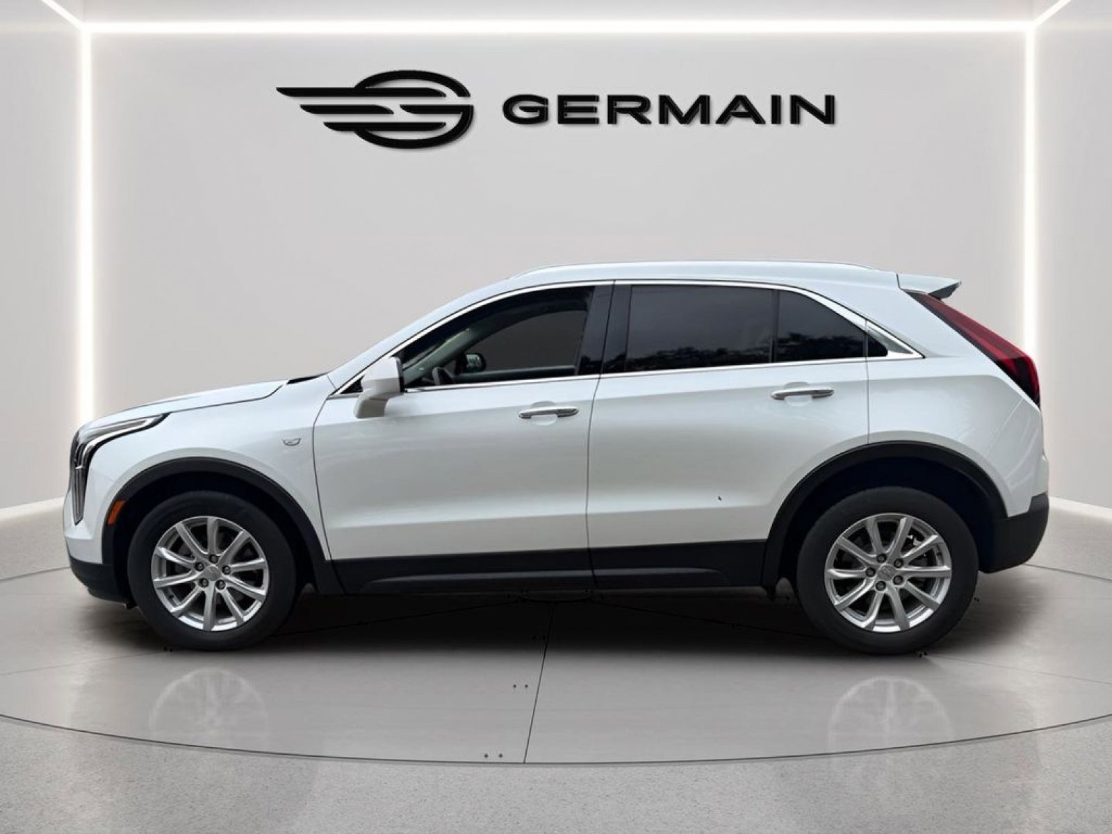 Used 2023 Cadillac XT4 Luxury w/ Driver Awareness Package FWD image 4