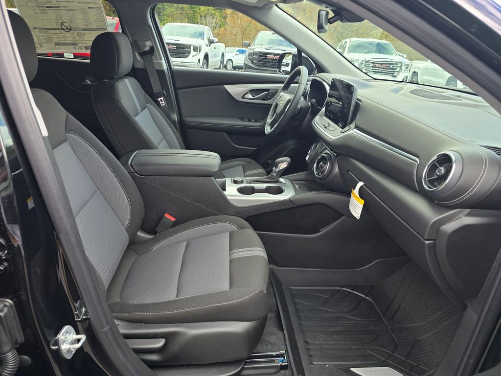 New 2025 Chevrolet Blazer LT w/ Convenience Package image 28
