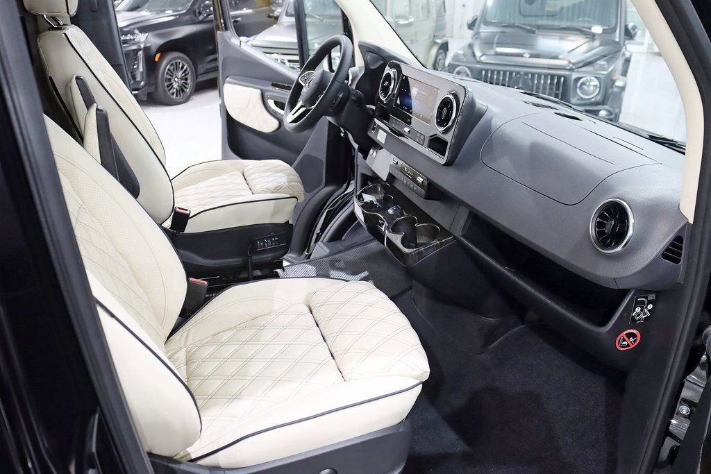 Used 2024 Mercedes-Benz Sprinter 3500 image 28