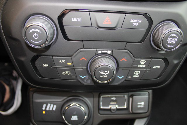 Used 2019 Jeep Renegade Limited w/ UConnect 8.4 Nav Group image 7