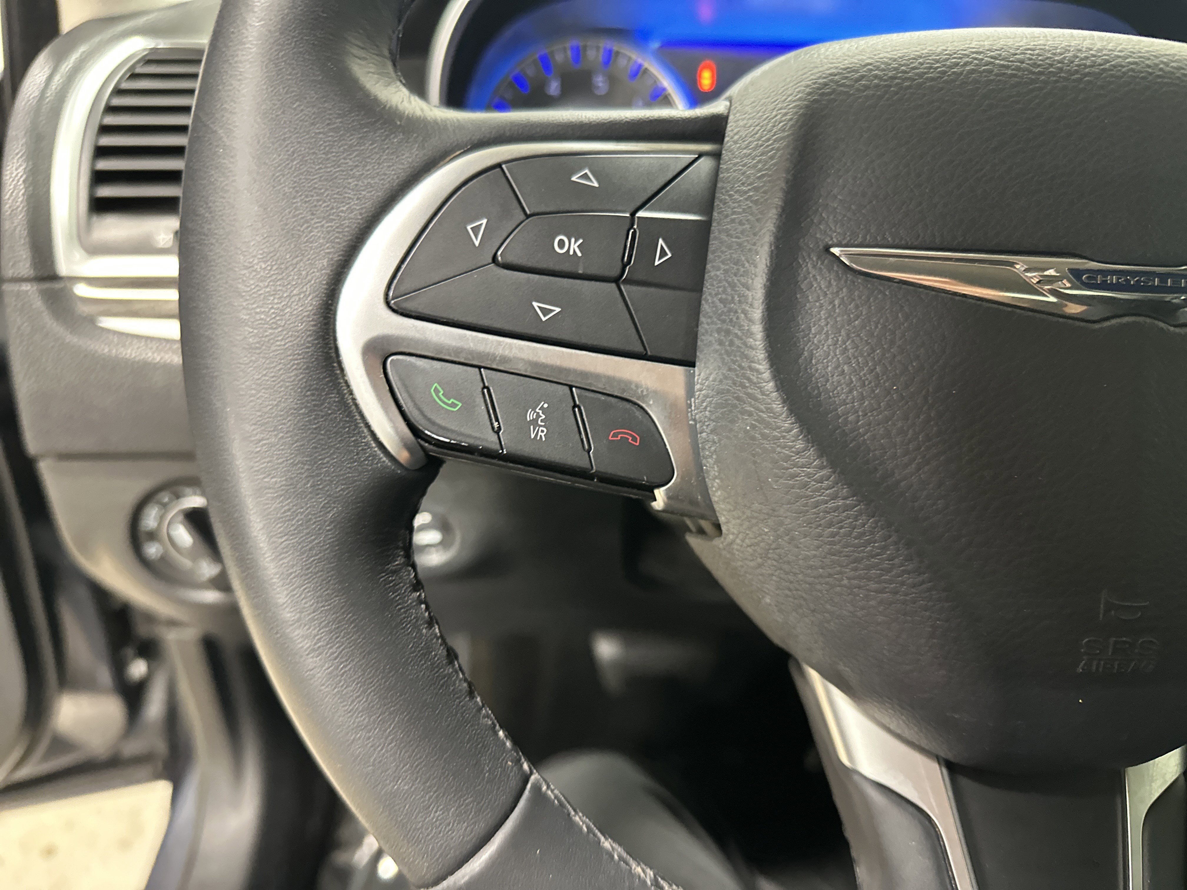 Used 2015 Chrysler 300 Limited w/ Driver Convenience Group image 19