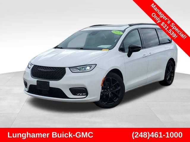 Used 2025 Chrysler Pacifica Limited FWD image 1