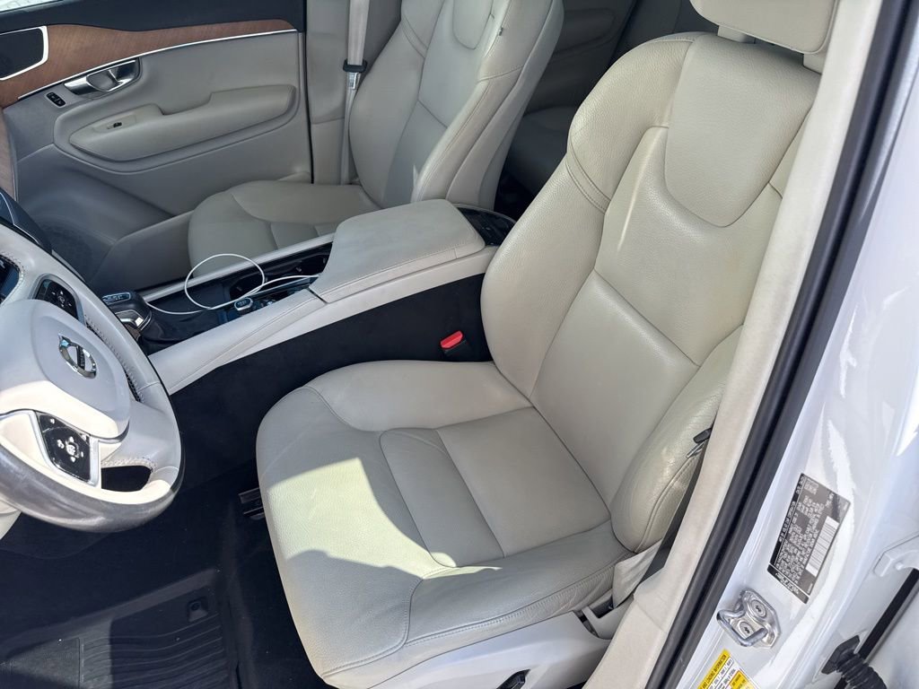 Used 2021 Volvo XC90 T6 Momentum w/ Protection Package Premier image 14