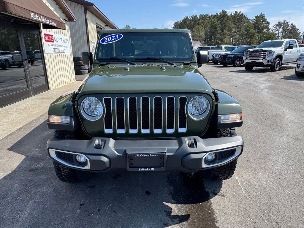 Used 2023 Jeep Wrangler Sahara AWD/4WD image 9