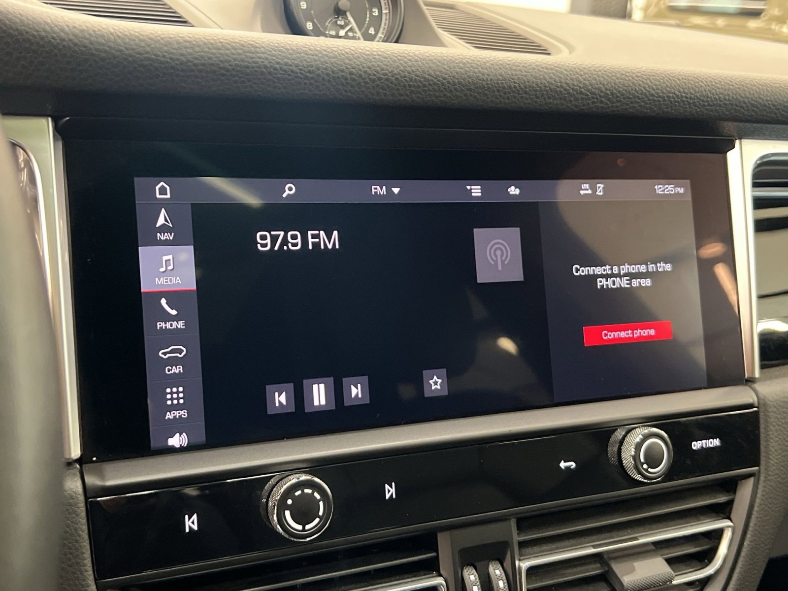 Used 2024 Porsche Macan Base image 17