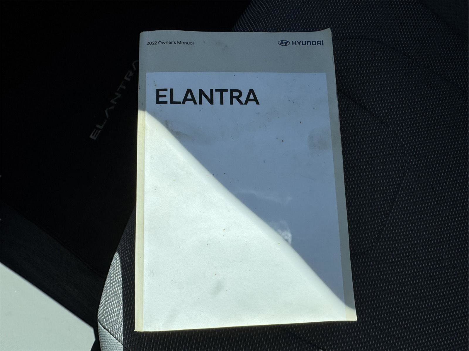 Used 2022 Hyundai Elantra SE FWD image 25