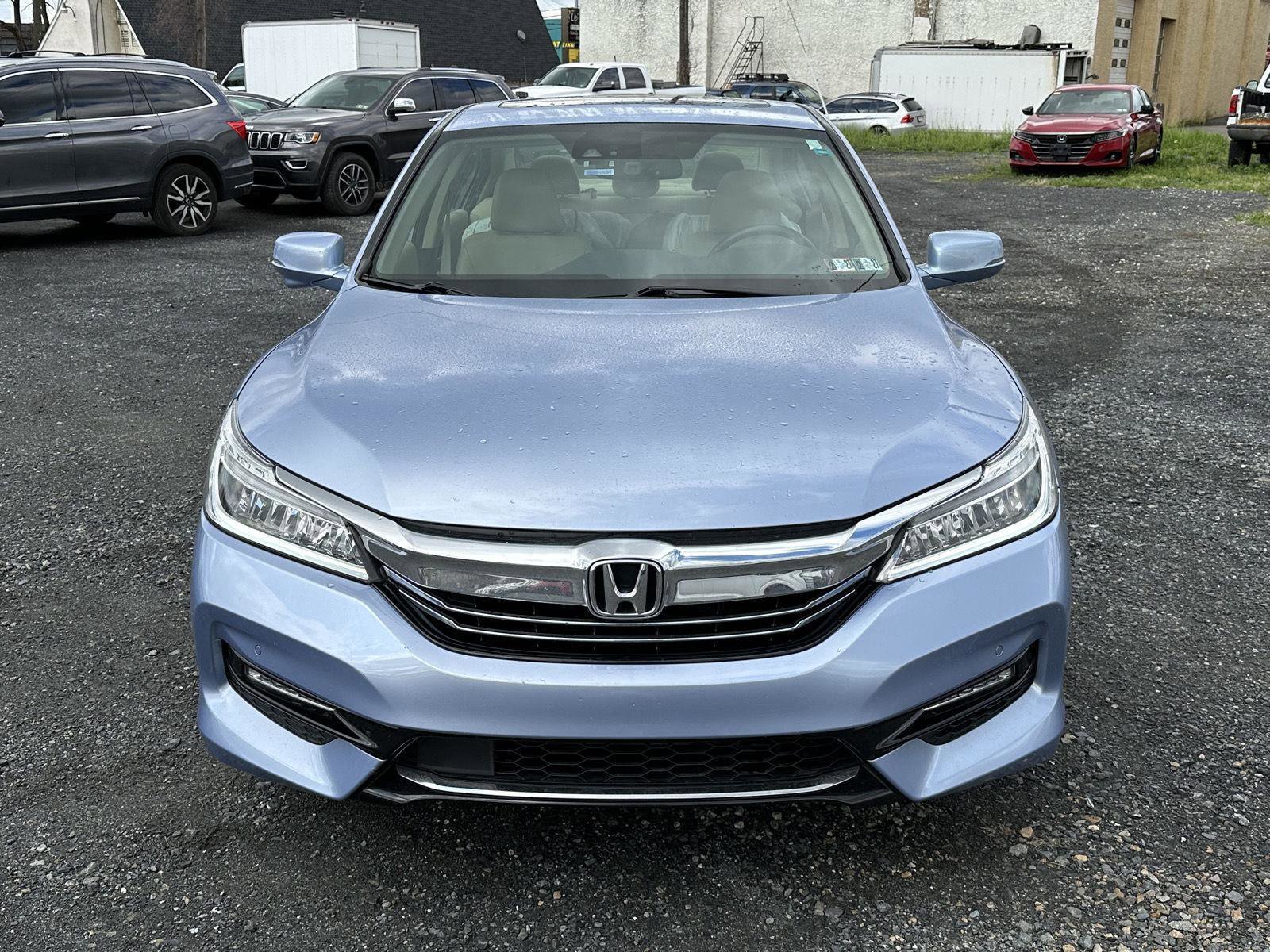 Used 2017 Honda Accord Touring image 3