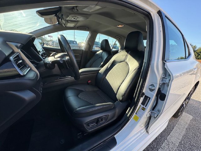 Used 2022 Toyota Camry SE FWD image 16