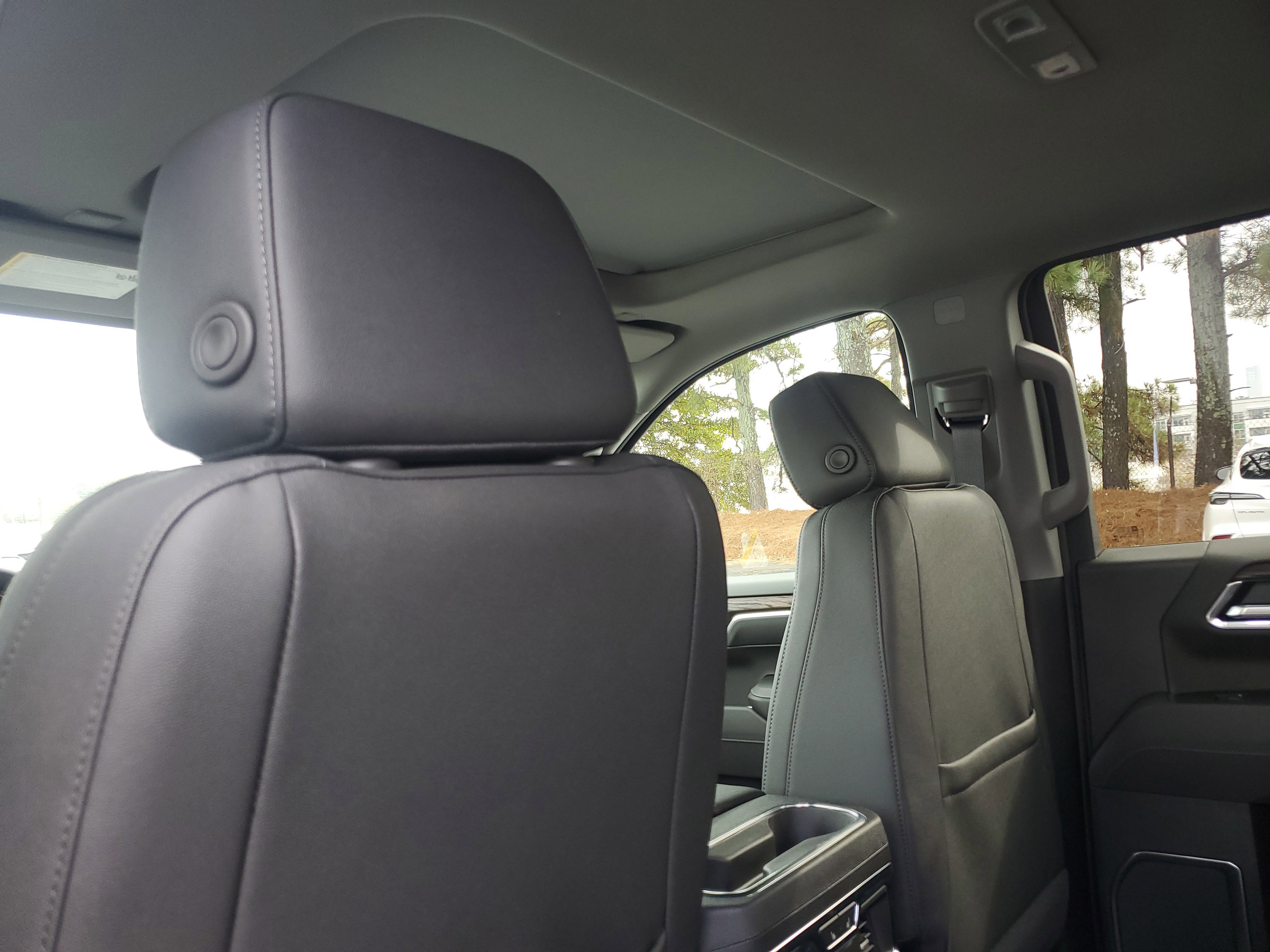 New 2026 GMC Sierra 1500 SLT image 9