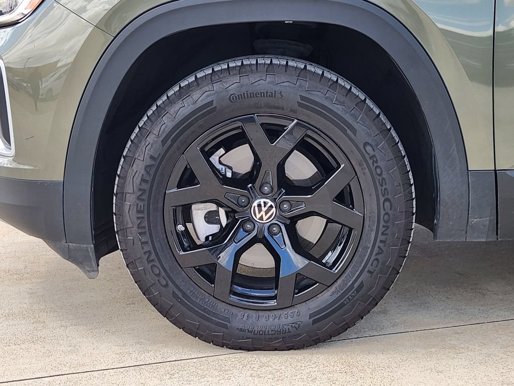 Used 2024 Volkswagen Atlas Peak Edition SE AWD/4WD image 12