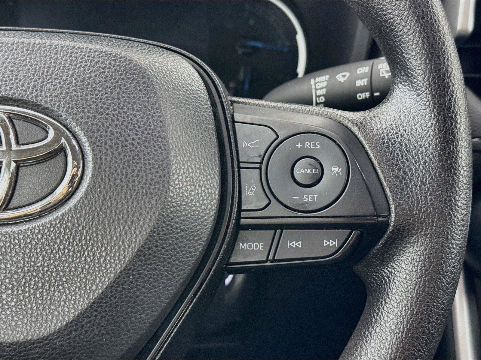 Certified 2025 Toyota RAV4 LE AWD/4WD image 18
