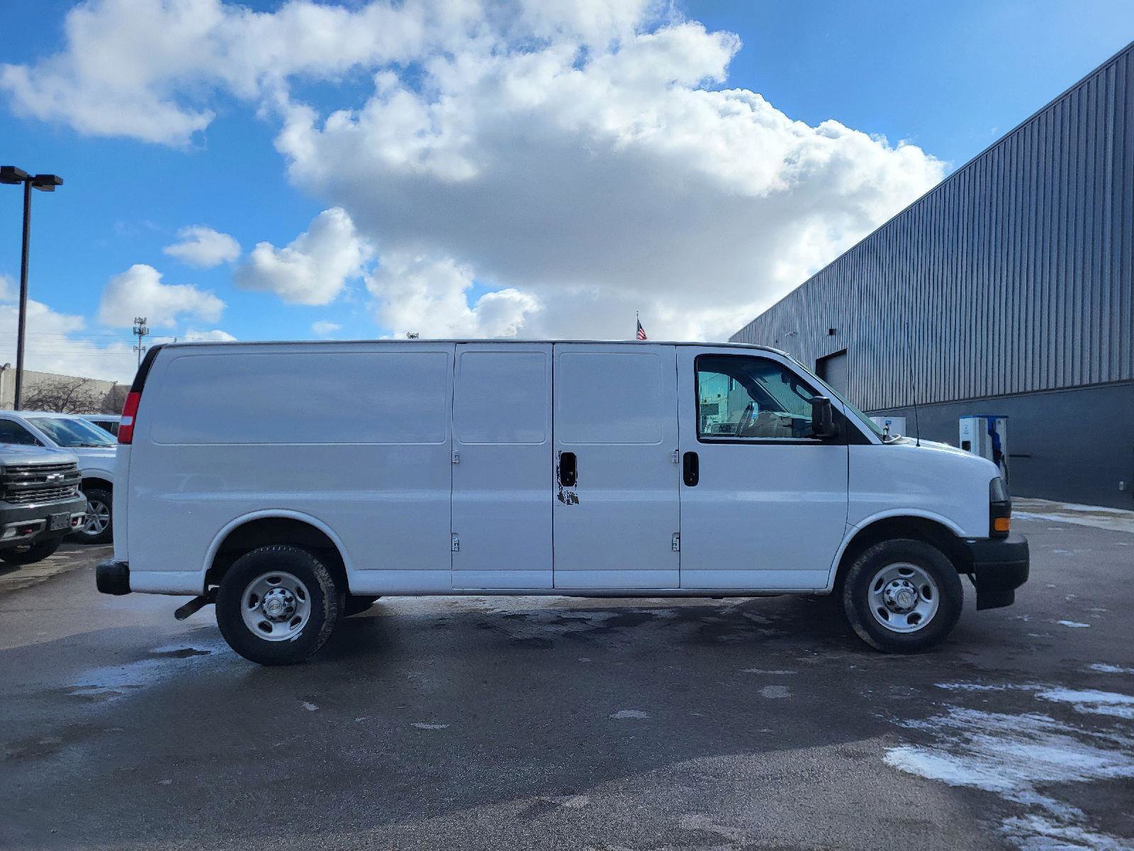 Used 2021 Chevrolet Express 2500 Extended image 2