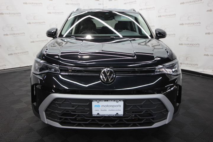 Used 2025 Volkswagen Taos SE AWD/4WD image 11