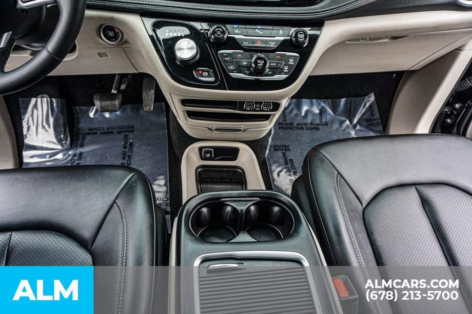 Used 2024 Chrysler Pacifica Select image 47