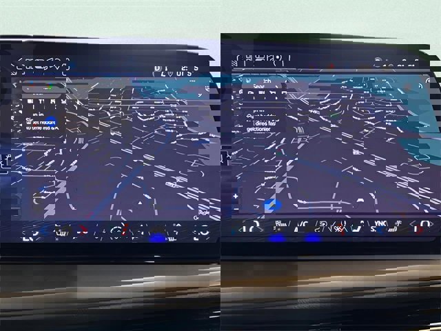 Used 2025 Chevrolet Traverse LT image 32