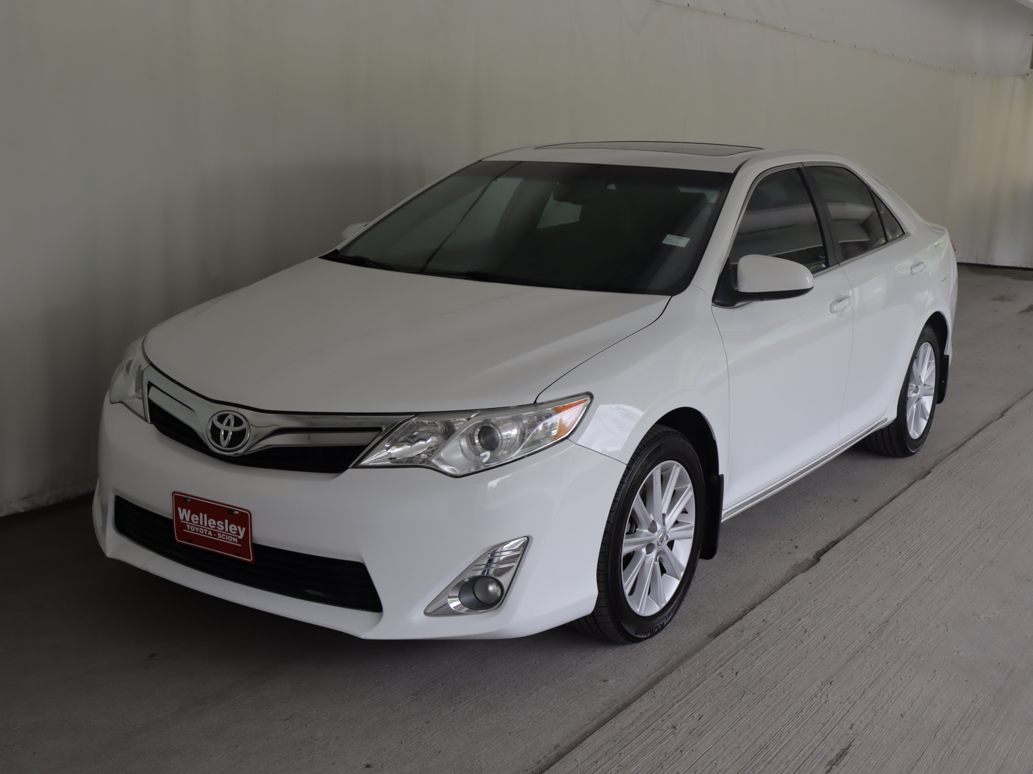 Used 2012 Toyota Camry XLE w/ Convenience Pkg FWD image 23
