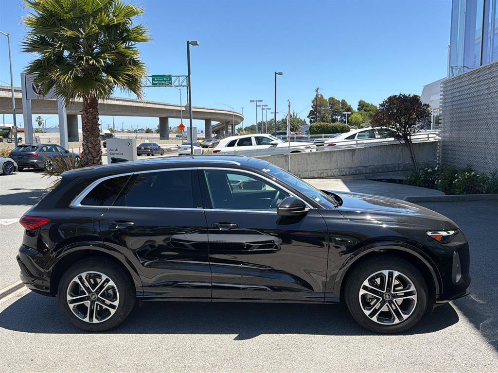 Used 2025 Audi Q5 Premium w/ Convenience Package AWD/4WD image 4
