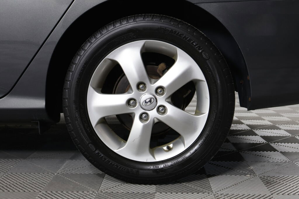 Used 2009 Hyundai Elantra SE FWD image 8