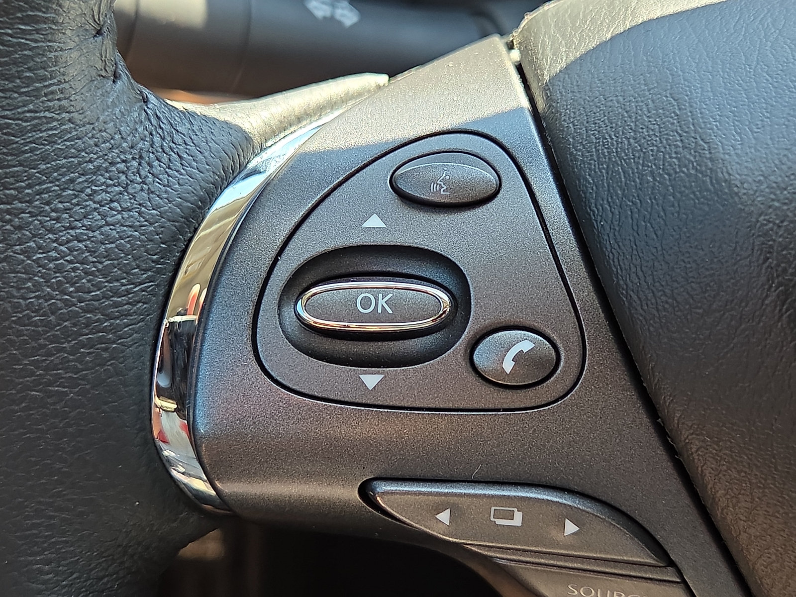 Used 2024 Nissan Murano SL w/ Cargo Package FWD image 21
