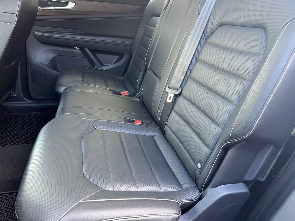Used 2024 Volkswagen Atlas SEL AWD/4WD image 14
