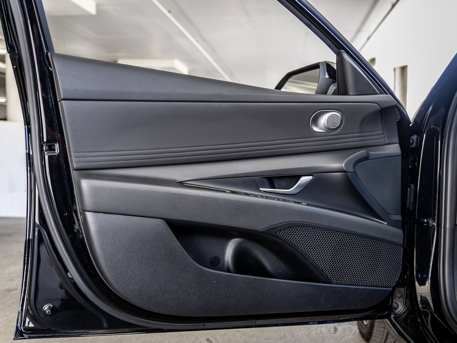 Used 2025 Hyundai Elantra SEL FWD image 8