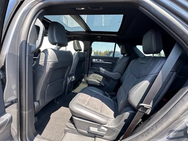 Used 2025 Ford Explorer ST w/ Sun And Sound Package AWD/4WD image 17