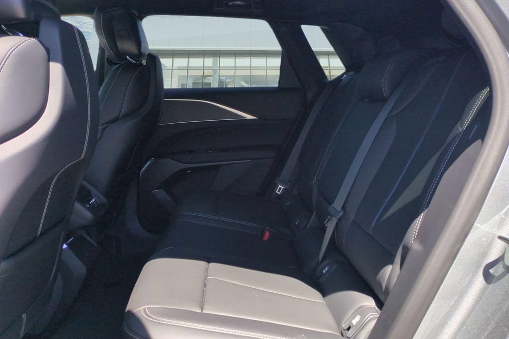 New 2026 Cadillac Lyriq Luxury AWD/4WD image 13