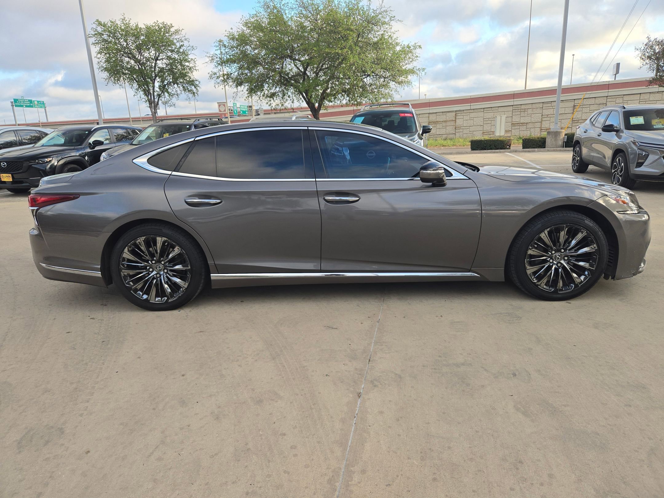 Used 2018 Lexus LS 500 w/ Interior Upgrade Package image 2