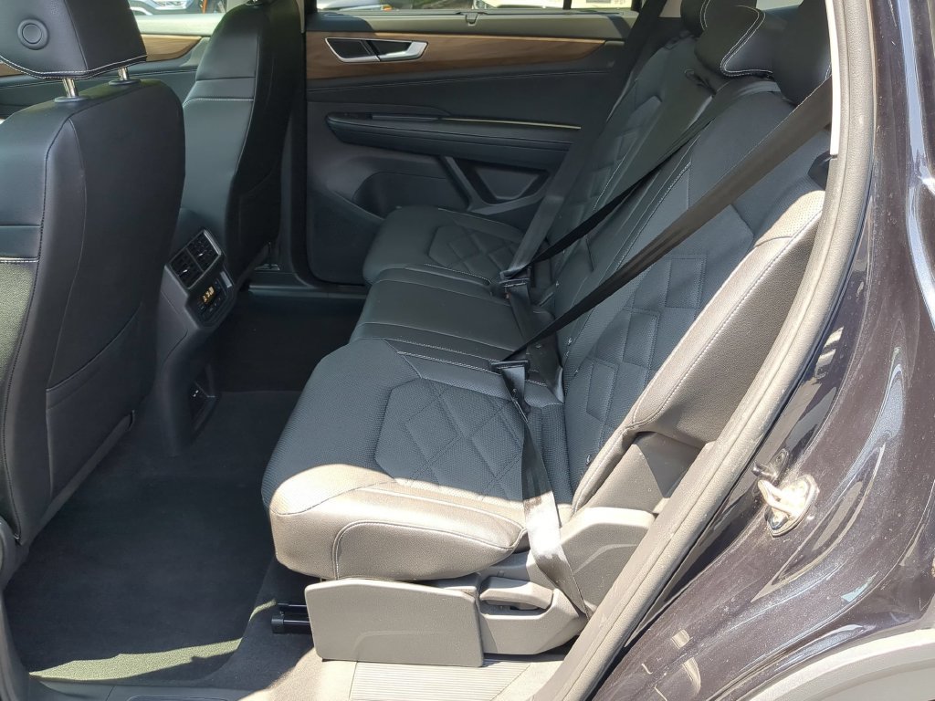 Used 2025 Volkswagen Atlas SE FWD image 27