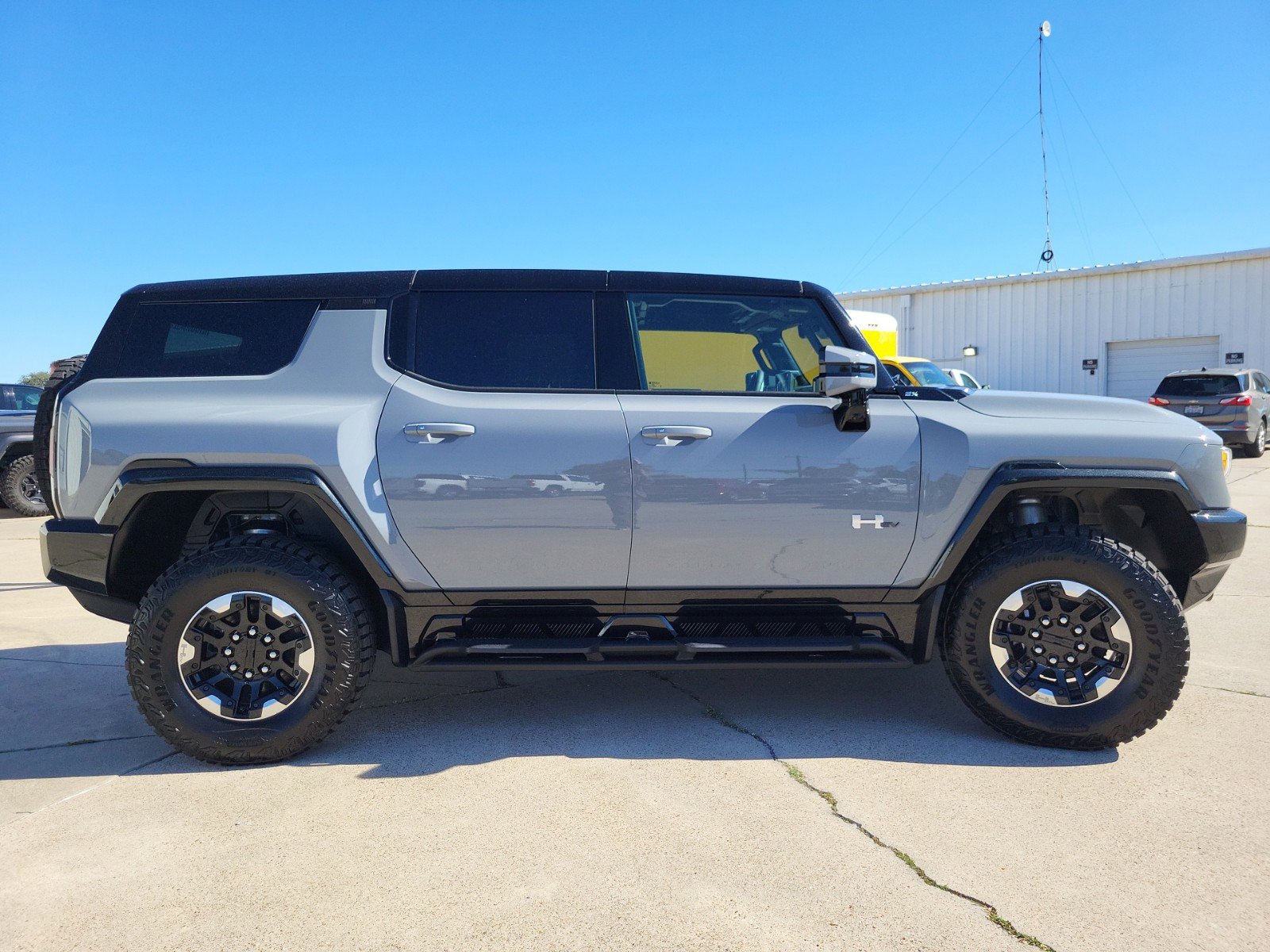 New 2025 GMC Hummer EV 2X w/ Extreme Off-Road Package image 4