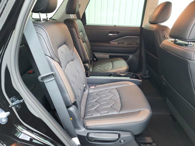 New 2026 Nissan Pathfinder Platinum image 41
