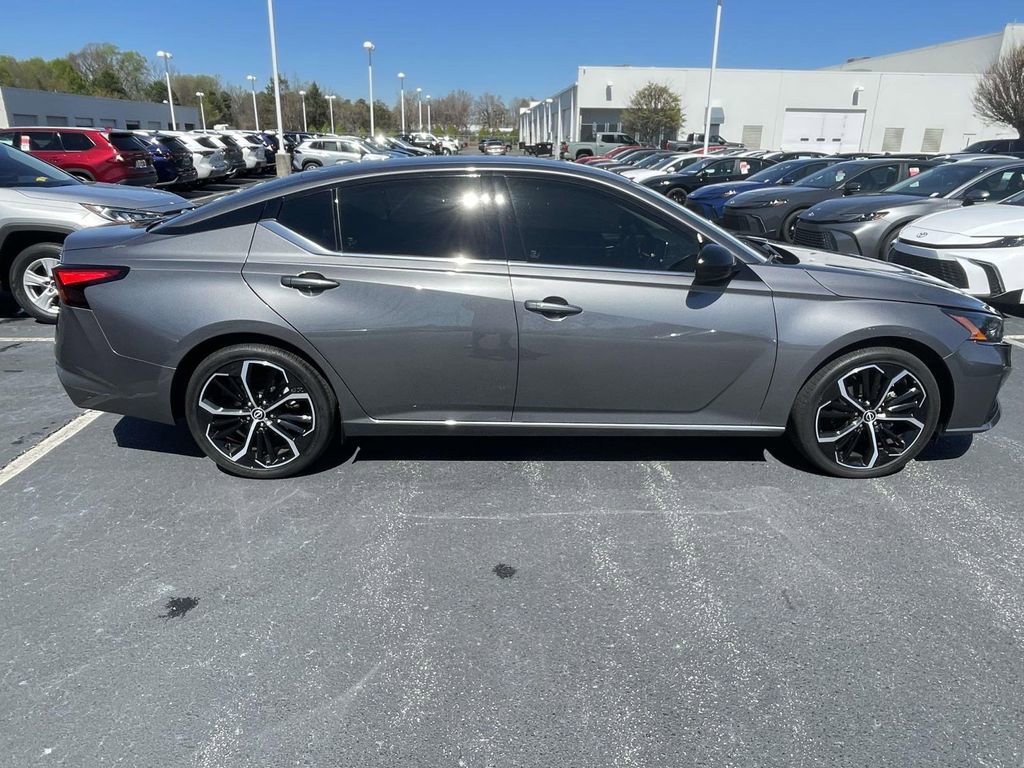 Used 2025 Nissan Altima 2.5 SR image 11