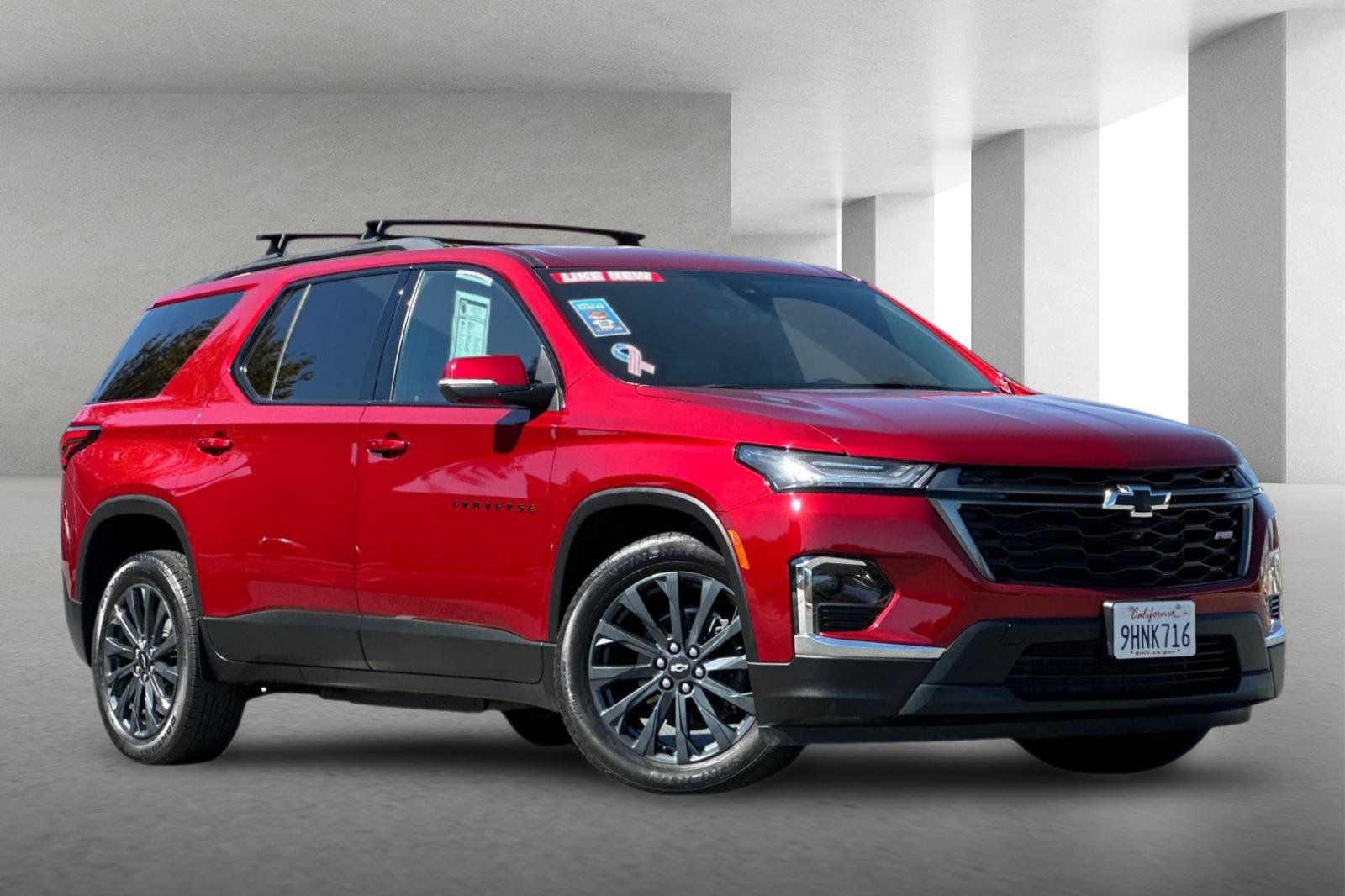 Used 2023 Chevrolet Traverse RS w/ LPO, Cargo Package AWD/4WD image 2