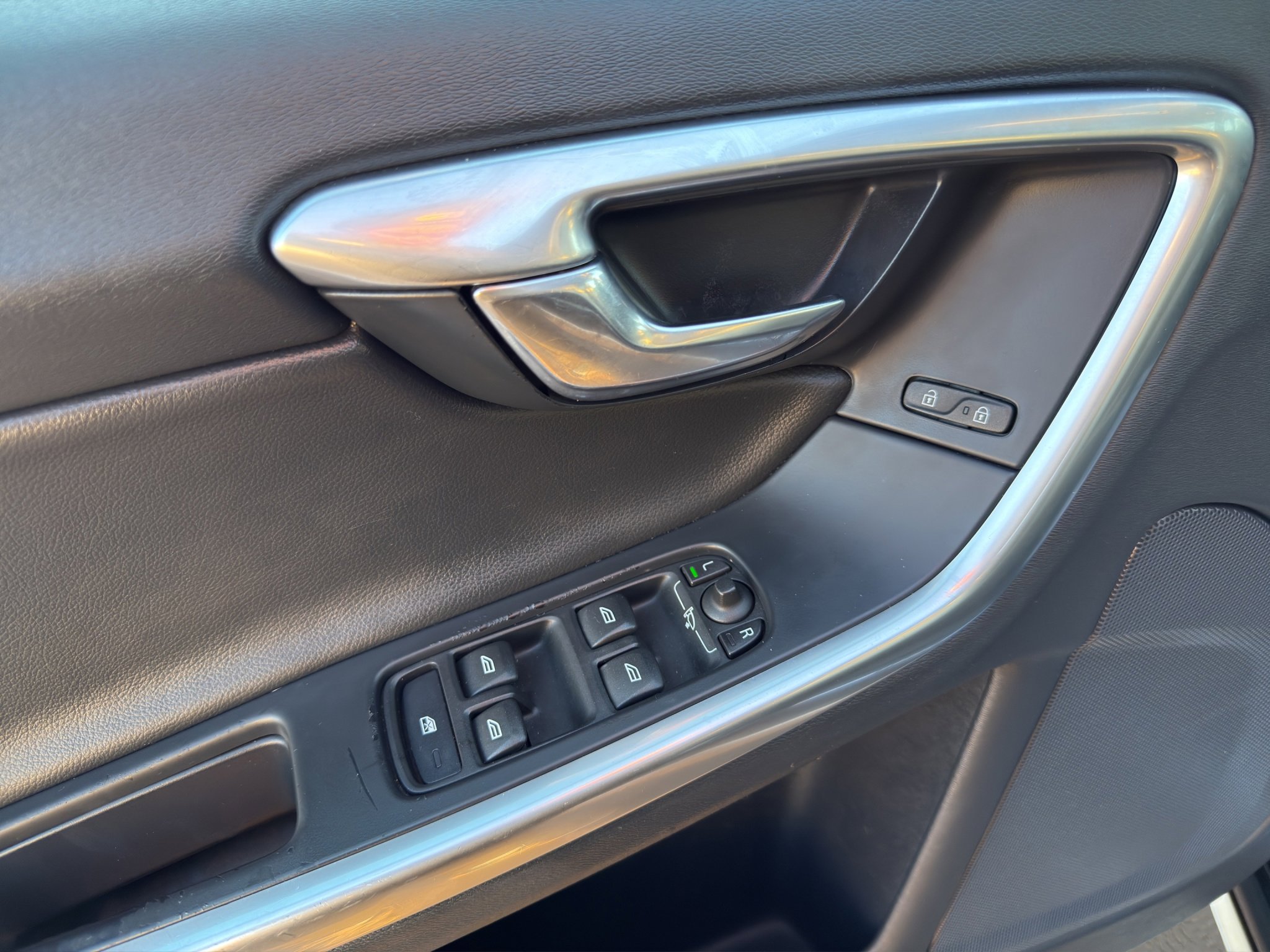 Used 2017 Volvo V60 T5 Cross Country w/ Convenience Package image 12