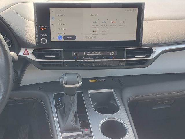 Used 2025 Toyota Sienna XLE FWD image 33