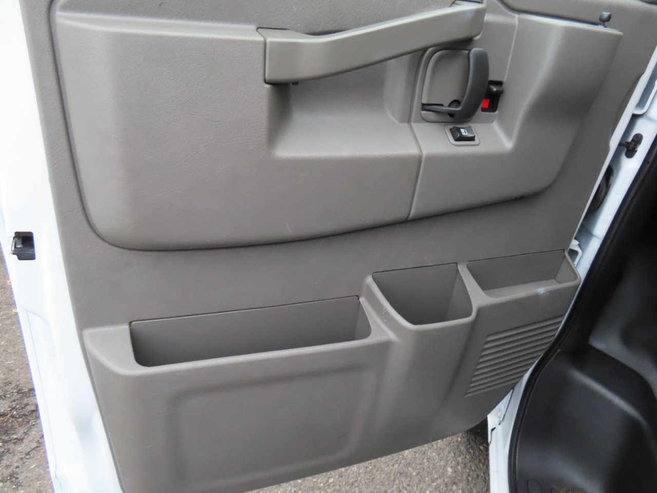 Used 2019 Chevrolet Express 2500 w/ Driver Convenience Package image 6