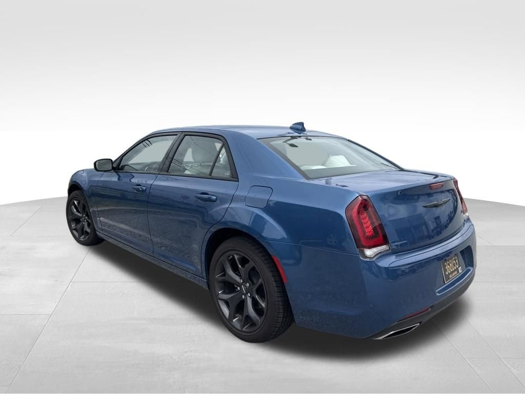 Used 2023 Chrysler 300 Touring w/ Sport Appearance Package RWD image 7