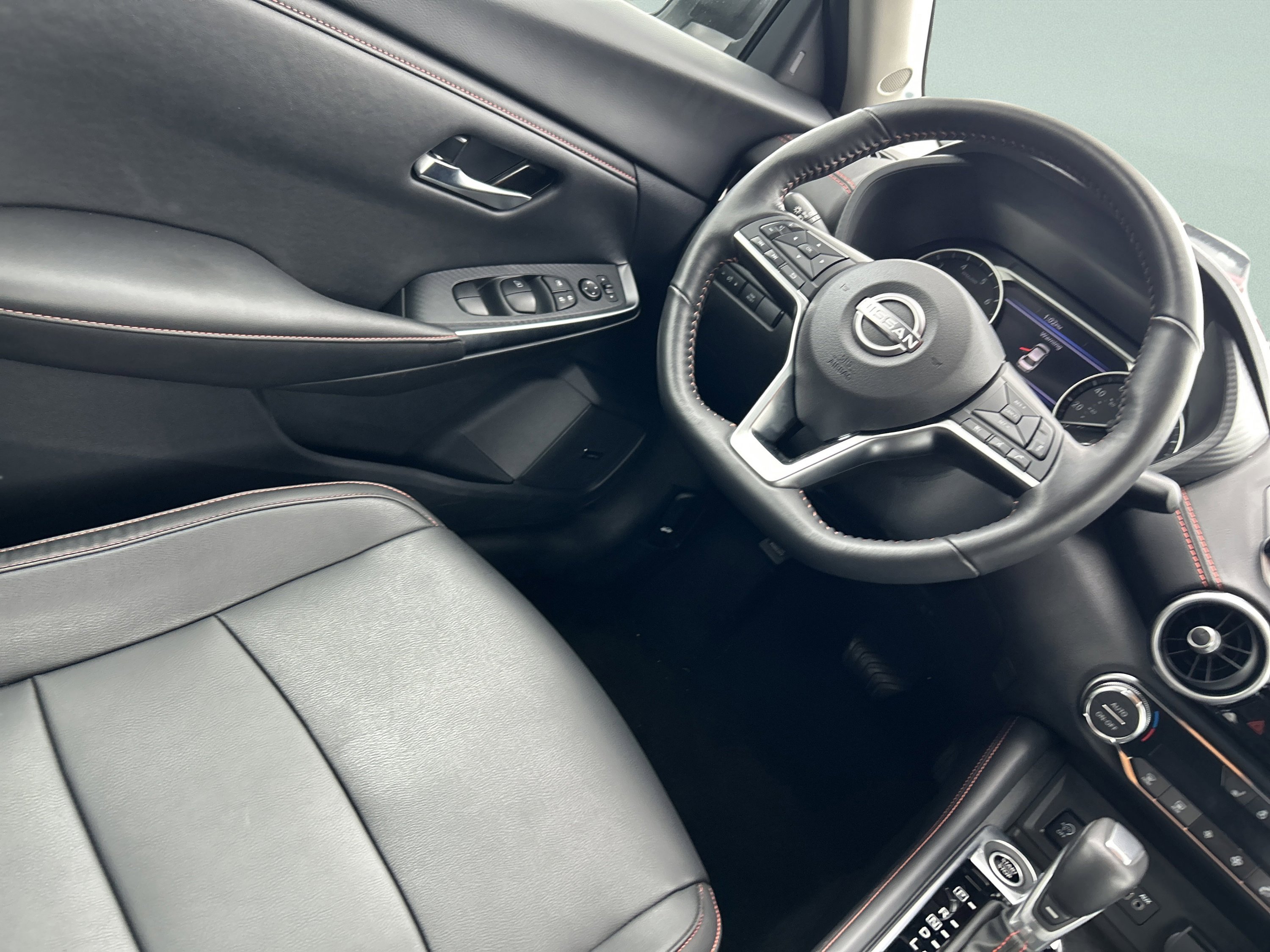 Used 2025 Nissan Sentra SR w/ SR Premium Package image 31