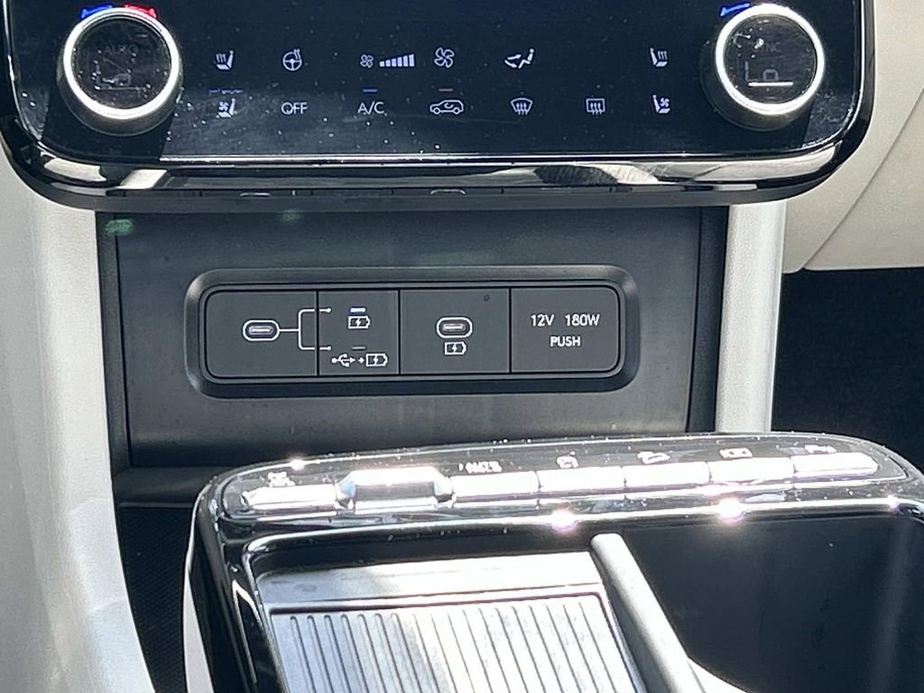 Certified 2025 Hyundai Tucson Limited AWD/4WD image 29