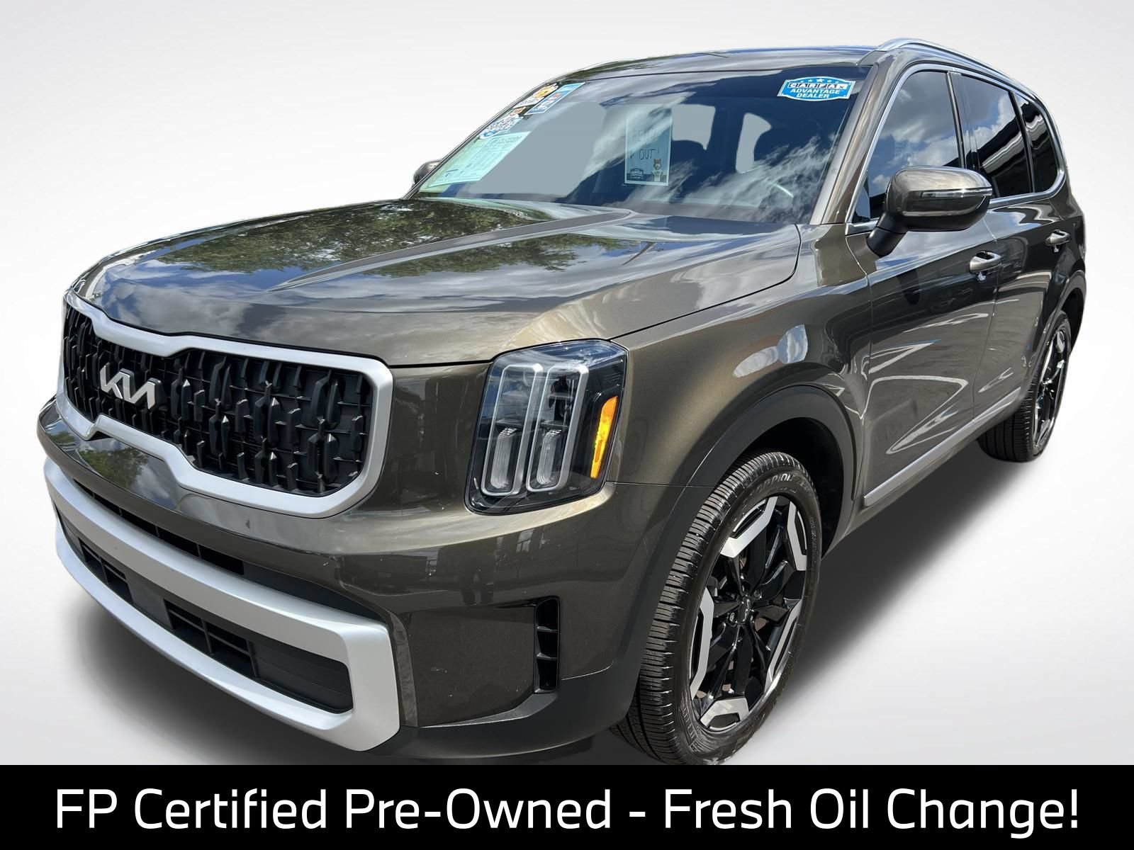 Used 2025 Kia Telluride EX w/ EX Captain's Chair Package FWD image 7