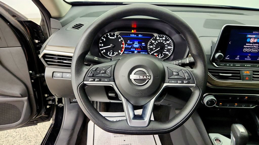 Used 2024 Nissan Altima 2.5 SV AWD/4WD image 12