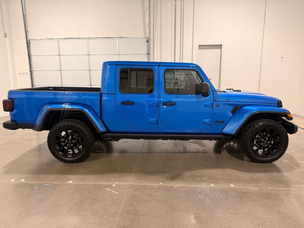 Used 2025 Jeep Gladiator Sport image 4