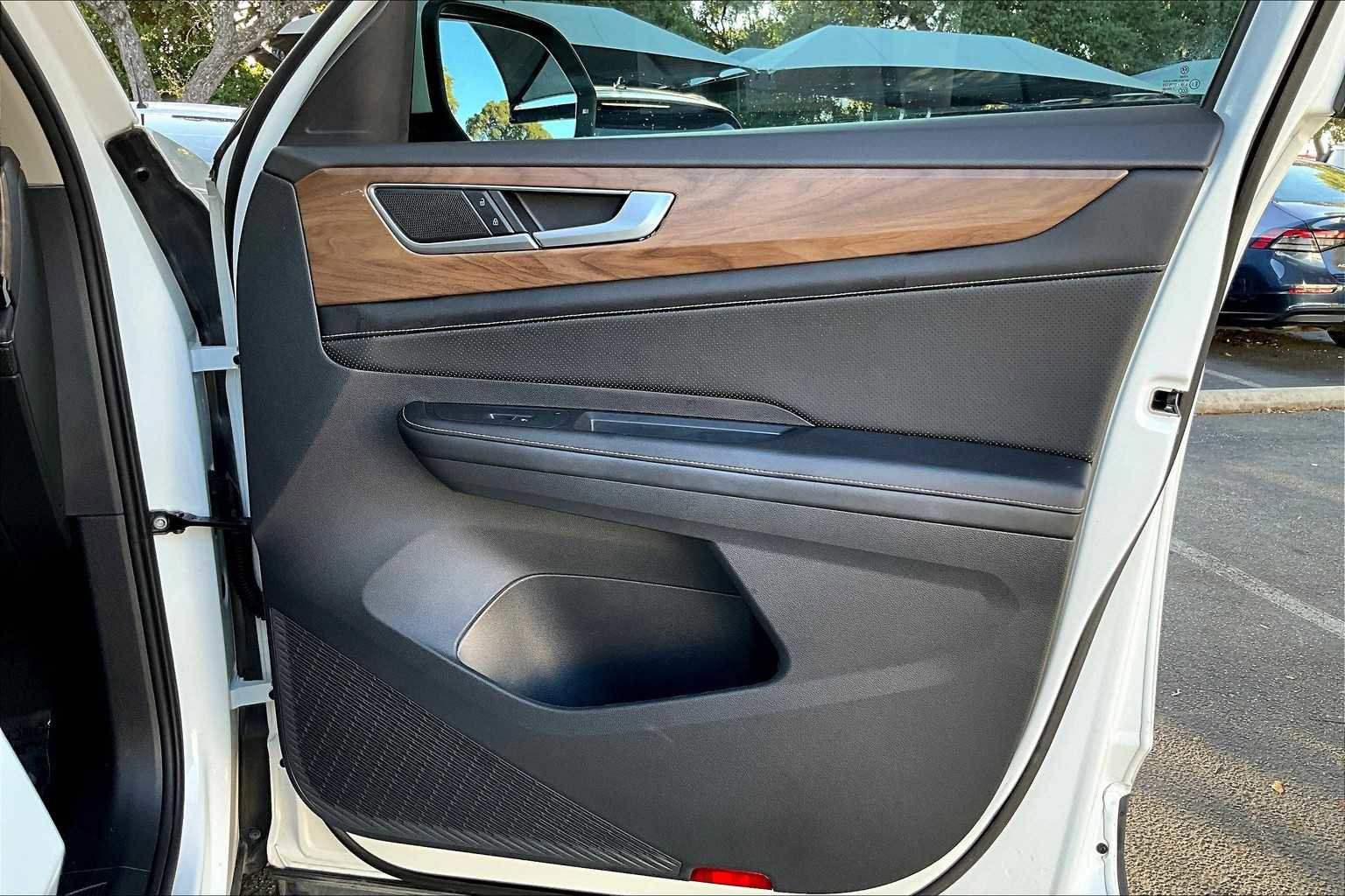 Certified 2024 Volkswagen Atlas SE image 44