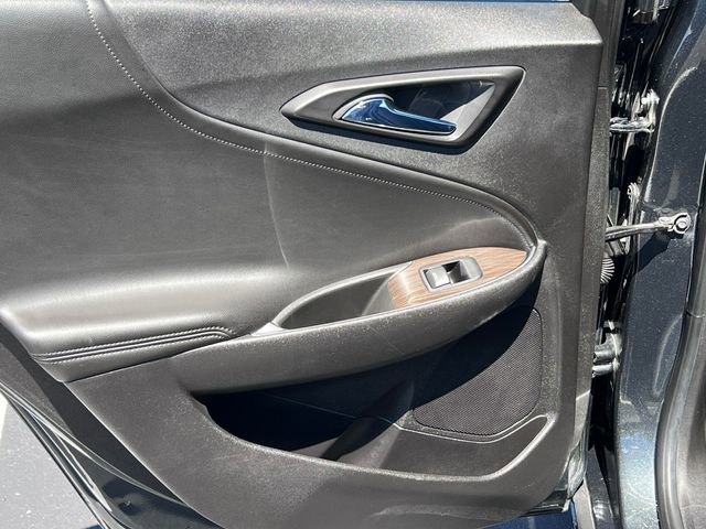 Used 2017 Chevrolet Malibu Premier FWD image 28