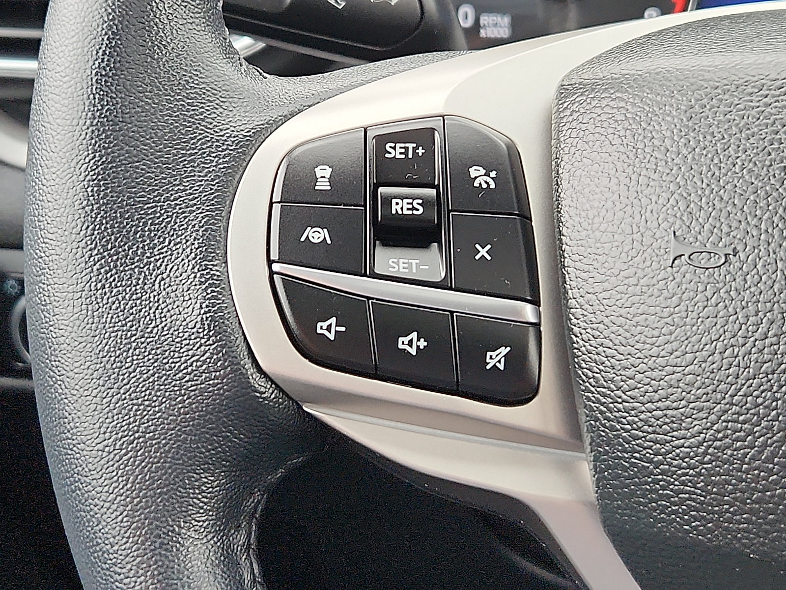 Used 2023 Ford Explorer XLT w/ Equipment Group 202A AWD/4WD image 21