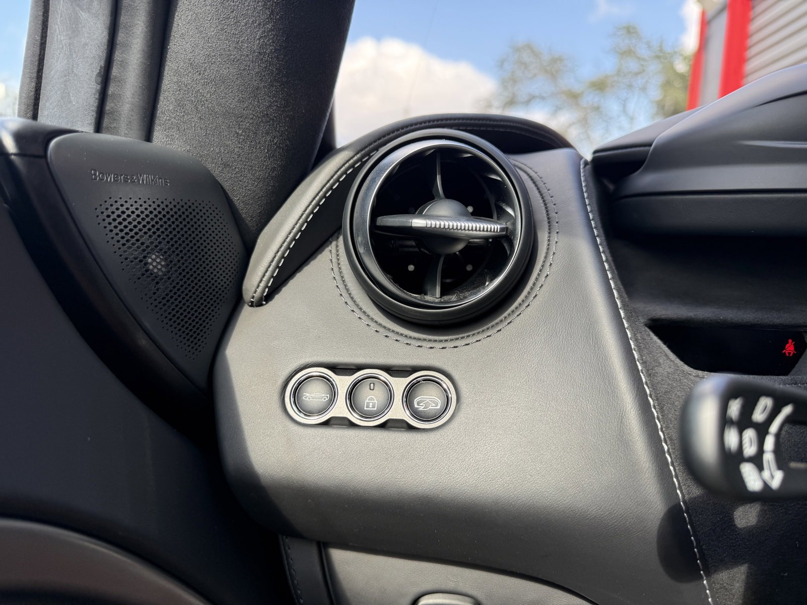 Used 2022 McLaren 720S Luxury image 30